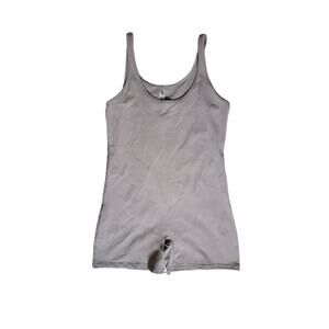 Aritzia TnAction TnaLIFE Shake-It 5" Taupe Workout Scoop-neck Romper Size 2XL